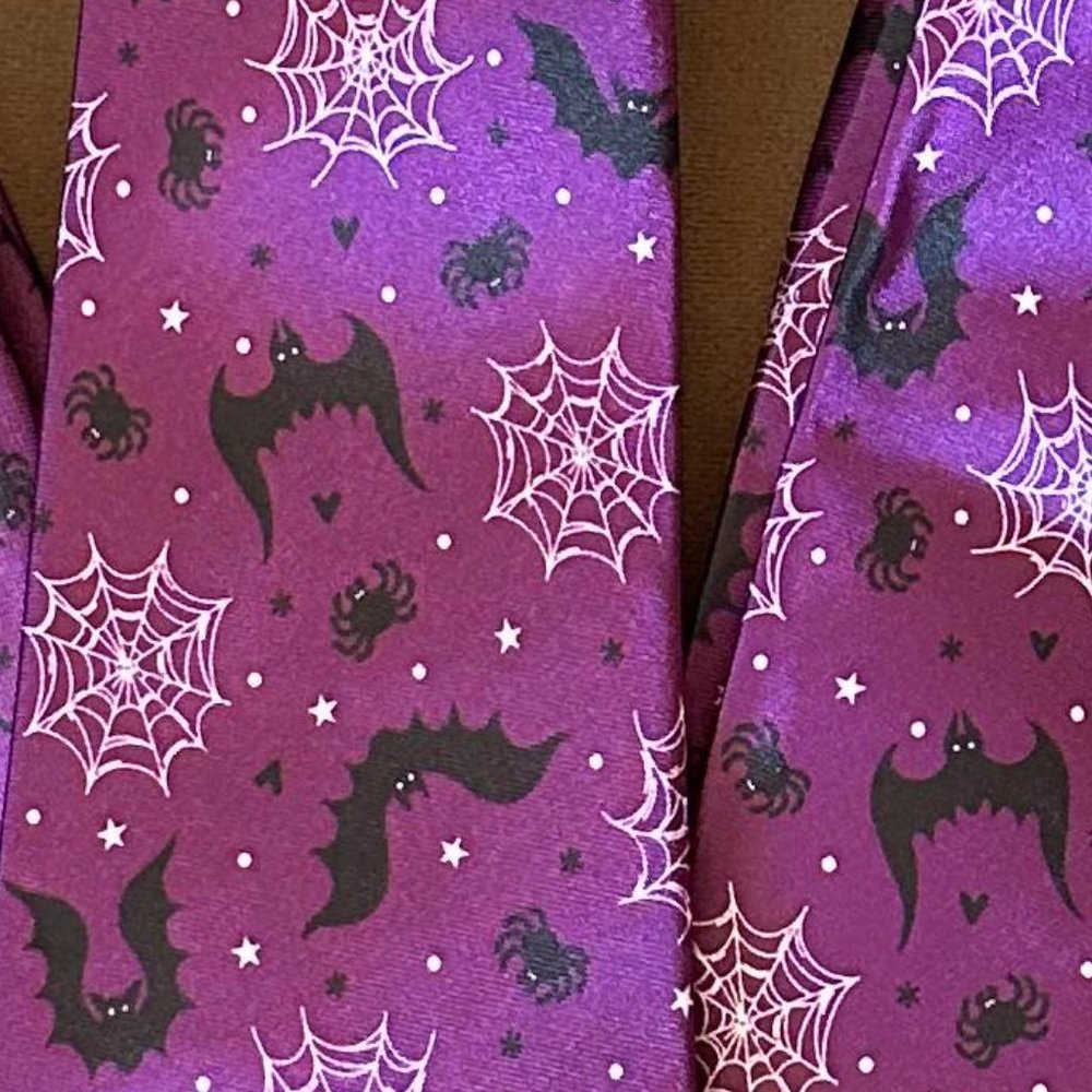 NWOT Satin Bat Tie